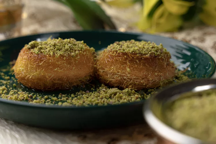 كب كنافة الجبنة أو القشطة