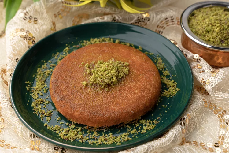 الكنافة المحيرة بالجبنة